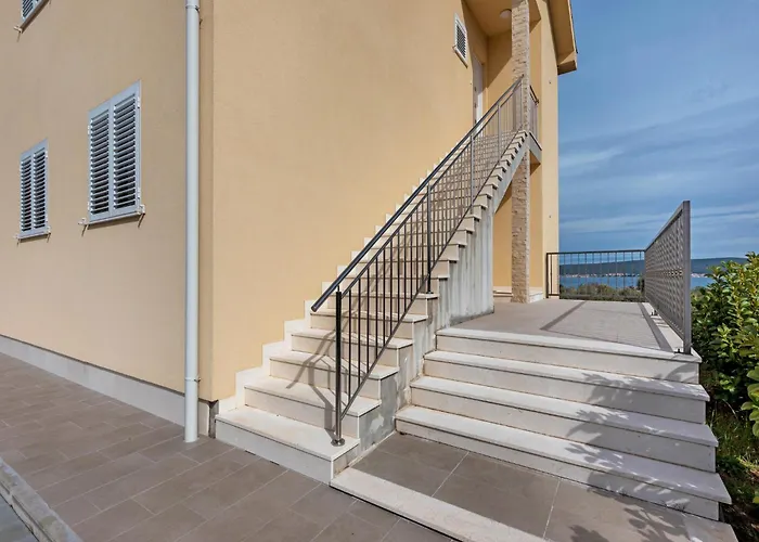 In Near White Mountains * Neviđane